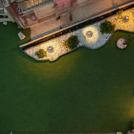 & Andrea شقة زادار