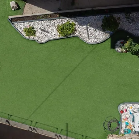 شقة & Andrea زادار