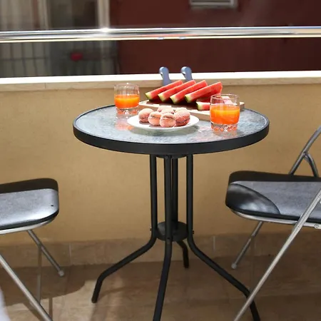 & Andrea شقة زادار